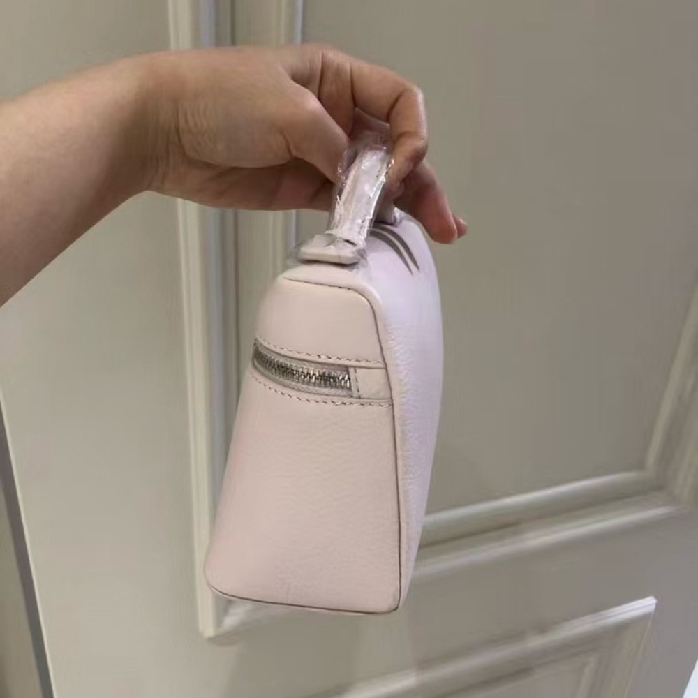 Loro Piana's light pink handbag - Picture 3 of 5